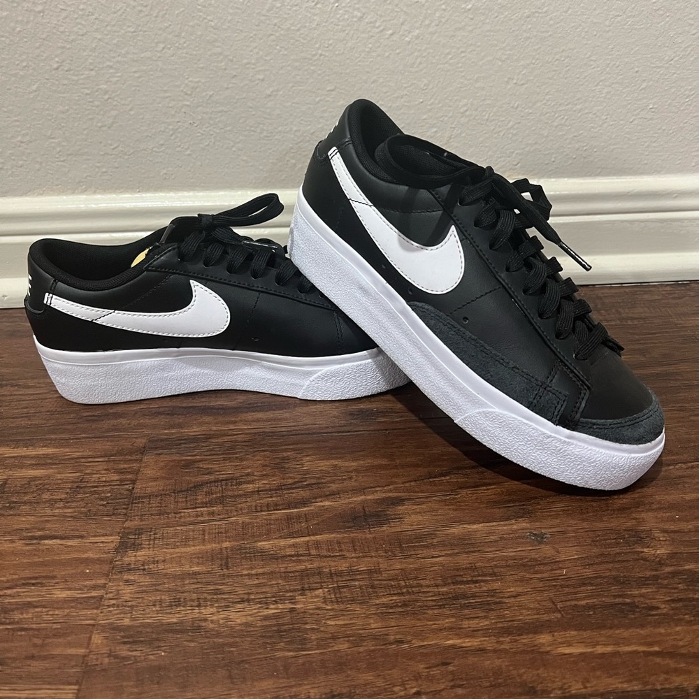 Women’s Nike low top black platform blazers